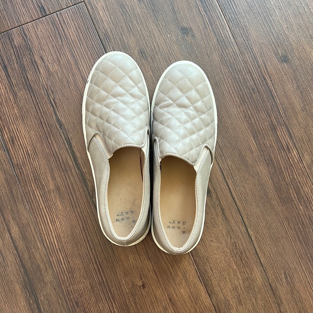 Women’s Slides